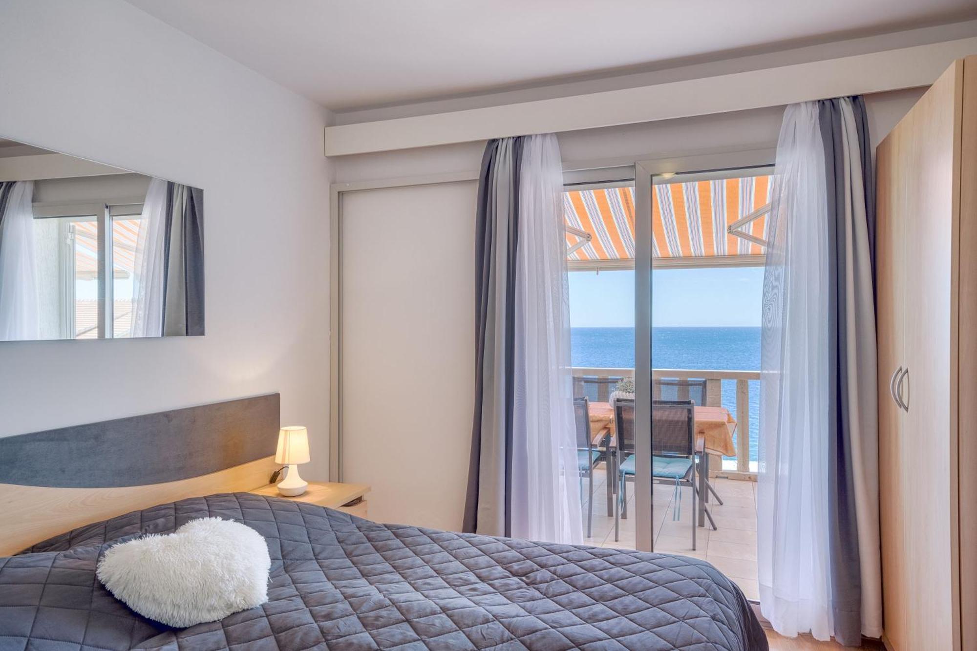 Apartmani Marelic - Sun Beach Zavalatica Exterior photo
